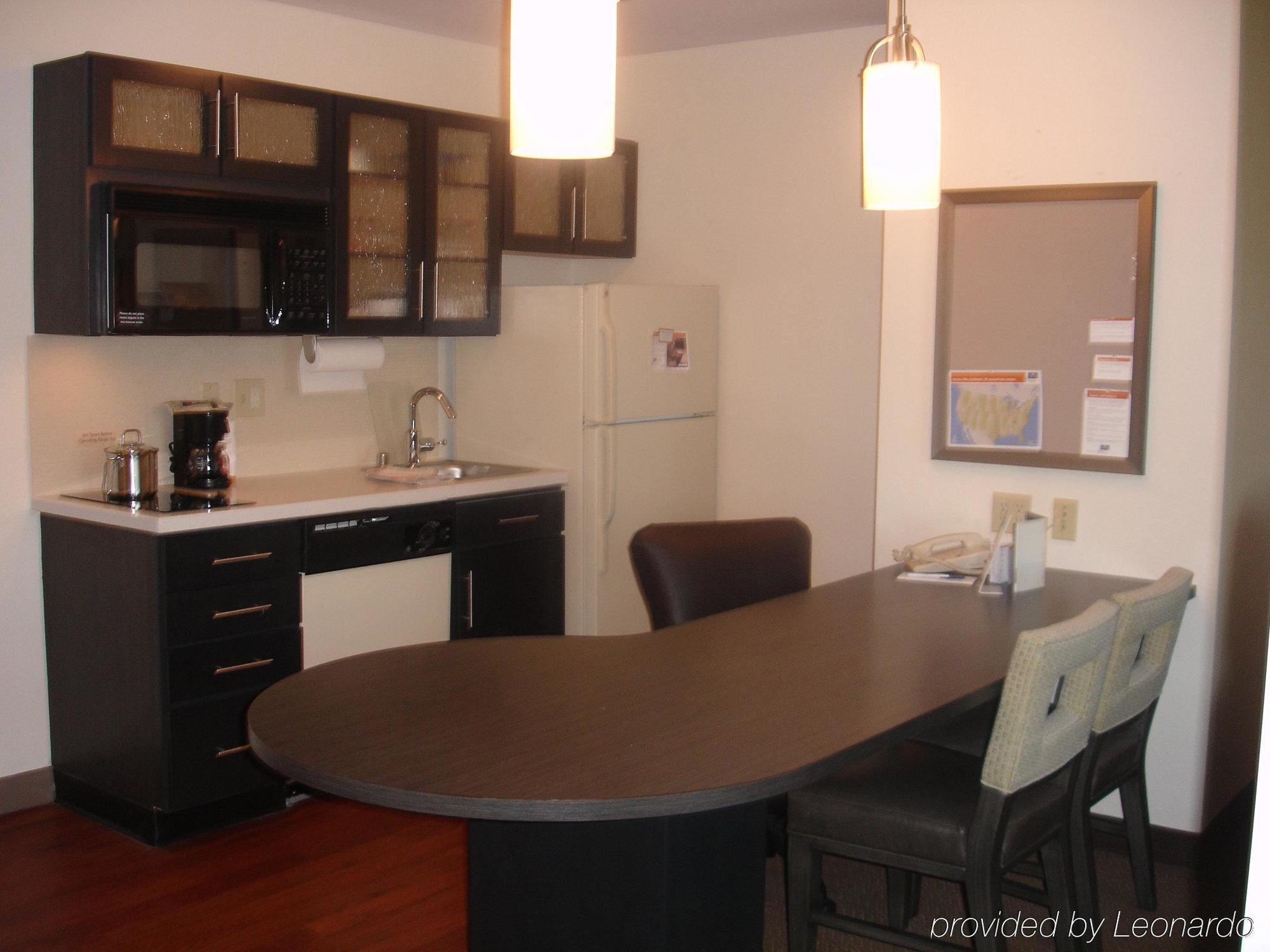 Sonesta Simply Suites Anaheim Garden Grove Bilik gambar